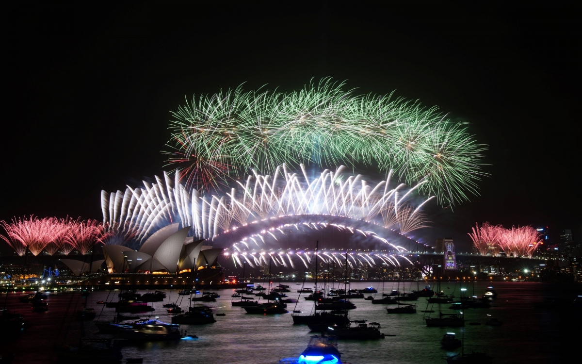 Người dân Australia xem bắn pháo hoa chào Năm Mới tại nhà